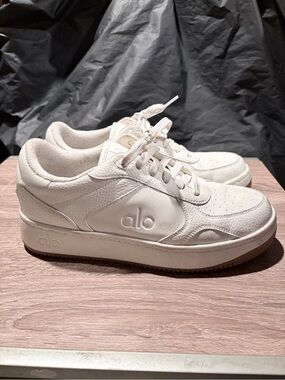 ALO Yoga White Low-Top Lace Sneakers